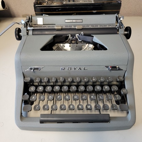 Vintage royal quiet luxe - vintage, de